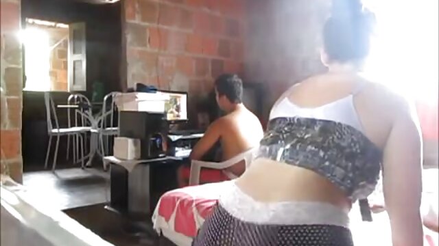 HD :  Divas meitenes sūc knābi Cool porno filmas 