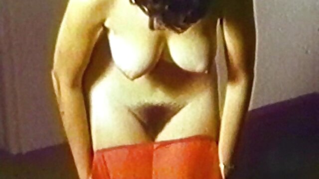 HD :  Tik glītā brunete sieva, kad vecāki iziet no mājām, sarīko minetu Bezmaksas porno filmas 